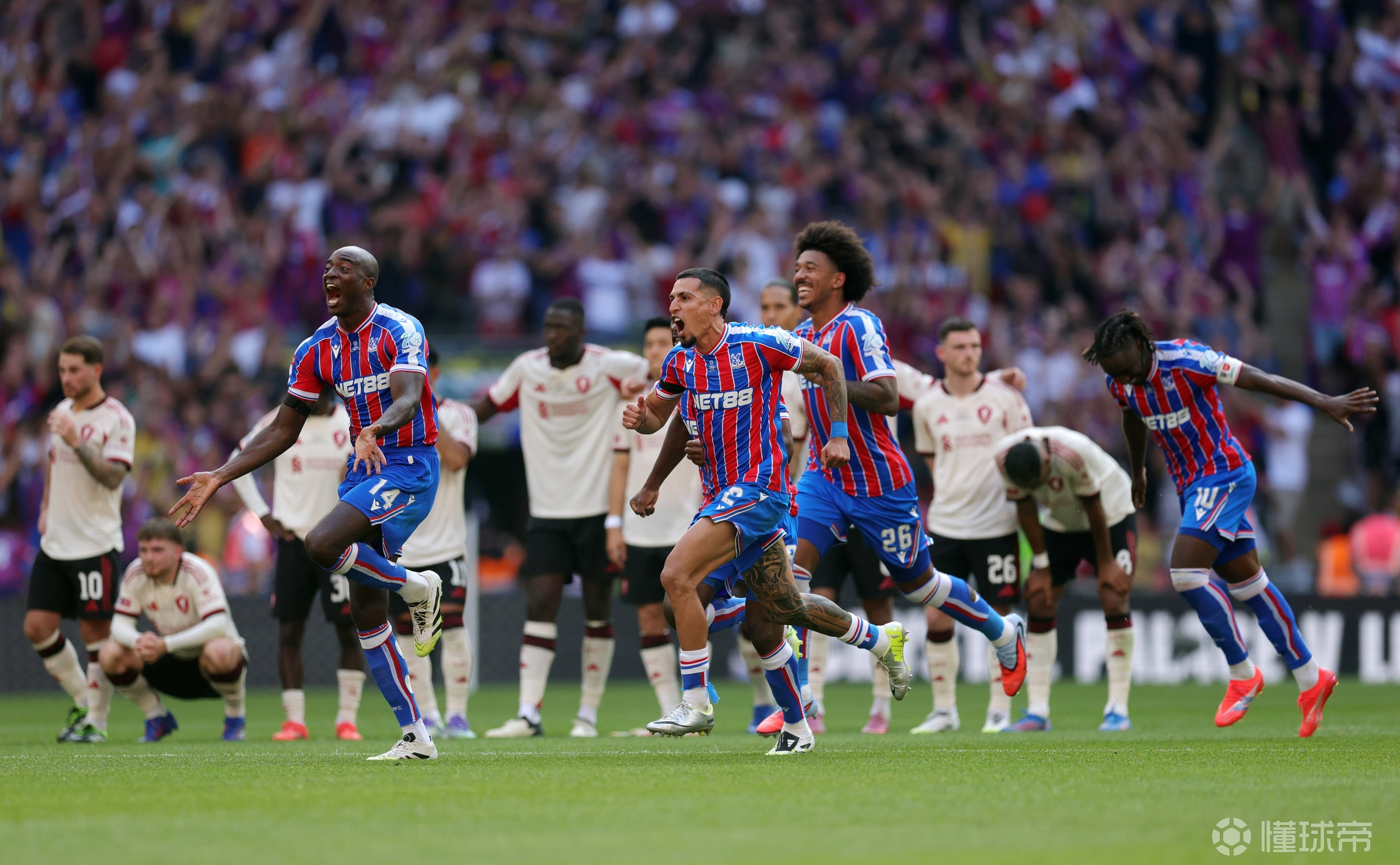 立博体育平台-关于里程碑夜曼联篮板制胜；社区盾今晚刷纪录；信心回归；心理建设被强调的信息